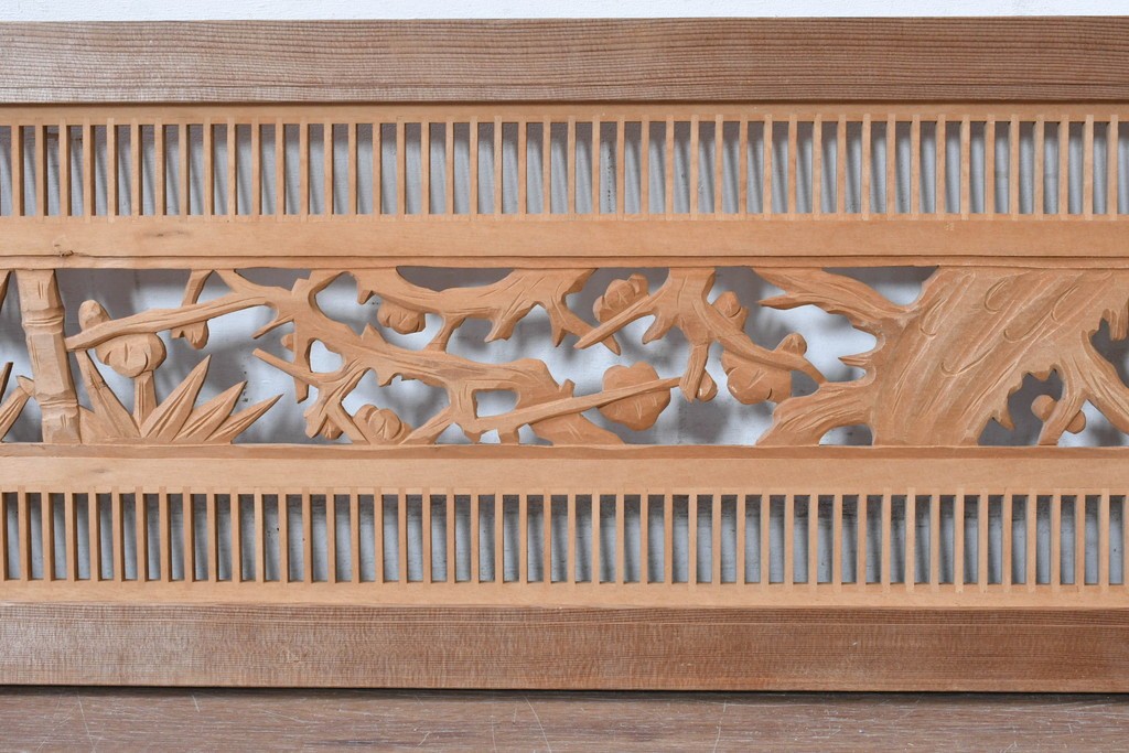 ヴィンテージ建具　昭和中期　松・竹・梅の彫刻が施された格子欄間1枚　(R-084882)