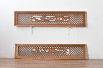 ヴィンテージ建具　昭和中期　七宝組子と松に山景色の彫刻が施された組子欄間2枚セット　(R-084886)