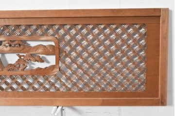 ヴィンテージ建具　昭和中期　七宝組子と松に山景色の彫刻が施された組子欄間2枚セット　(R-084886)