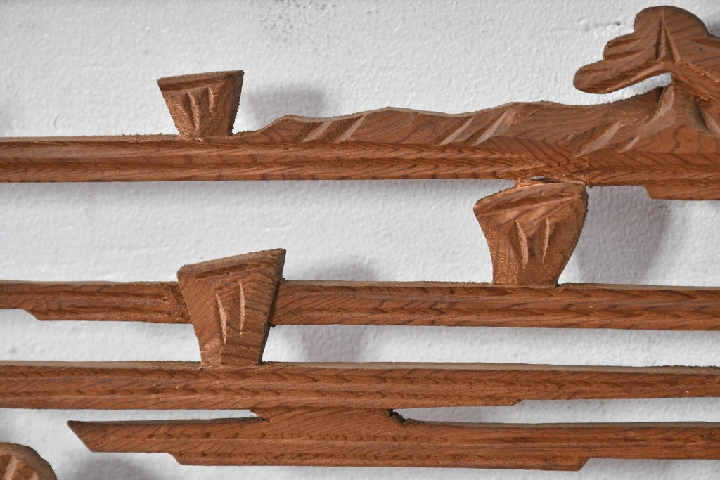 ヴィンテージ建具　昭和中期　七宝組子と松に山景色の彫刻が施された組子欄間2枚セット　(R-084886)