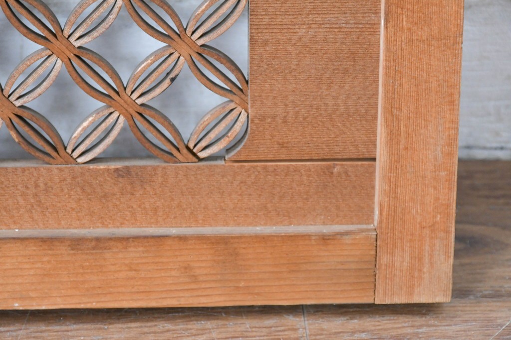 ヴィンテージ建具　昭和中期　七宝組子と松に山景色の彫刻が施された組子欄間2枚セット　(R-084886)