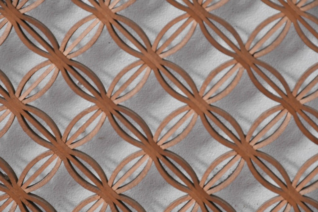 ヴィンテージ建具　昭和中期　七宝組子と松に山景色の彫刻が施された組子欄間2枚セット　(R-084886)