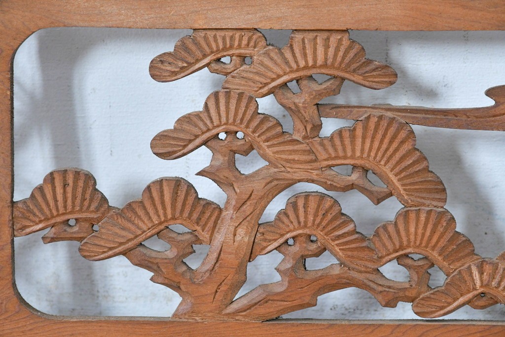 ヴィンテージ建具　昭和中期　七宝組子と松に山景色の彫刻が施された組子欄間2枚セット　(R-084886)