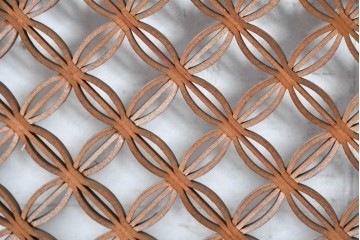 ヴィンテージ建具　昭和中期　七宝組子と松に山景色の彫刻が施された組子欄間2枚セット　(R-084886)