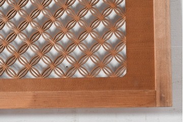 ヴィンテージ建具　昭和中期　七宝組子と松に山景色の彫刻が施された組子欄間2枚セット　(R-084886)