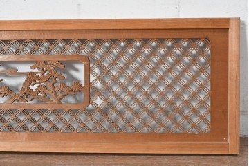 ヴィンテージ建具　昭和中期　七宝組子と松に山景色の彫刻が施された組子欄間2枚セット　(R-084886)