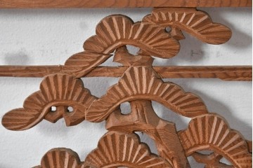 ヴィンテージ建具　昭和中期　七宝組子と松に山景色の彫刻が施された組子欄間2枚セット　(R-084886)