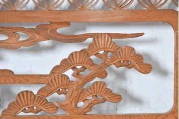 ヴィンテージ建具　昭和中期　七宝組子と松に山景色の彫刻が施された組子欄間2枚セット　(R-084886)