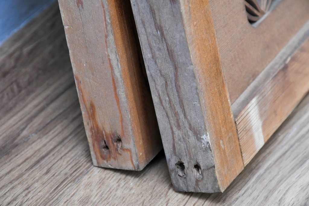 ヴィンテージ建具　昭和中期　七宝組子と松に山景色の彫刻が施された組子欄間2枚セット　(R-084886)