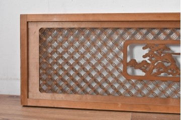 ヴィンテージ建具　昭和中期　七宝組子と松に山景色の彫刻が施された組子欄間2枚セット　(R-084886)