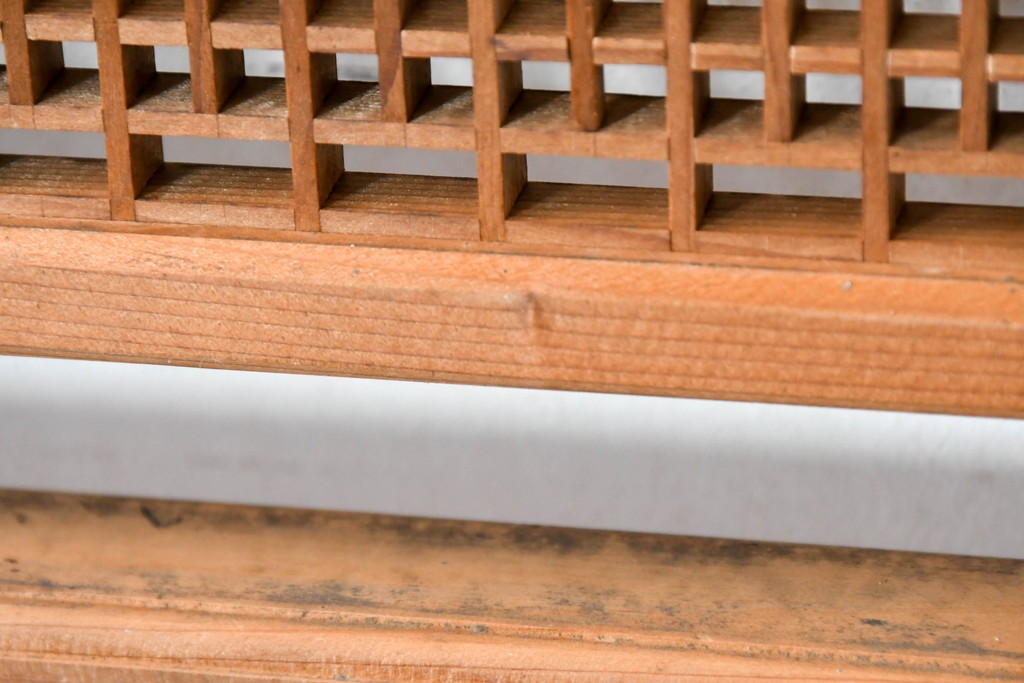 ヴィンテージ建具　昭和中期　細身の縦格子が美しい組子欄間2枚セット　(R-084887)