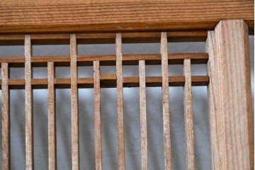 ヴィンテージ建具　昭和中期　細身の縦格子が美しい組子欄間2枚セット　(R-084887)