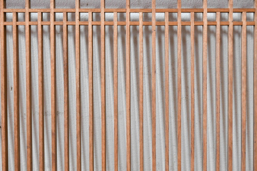 ヴィンテージ建具　昭和中期　細身の縦格子が美しい組子欄間2枚セット　(R-084887)
