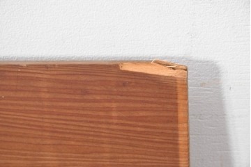 ヴィンテージ建具　昭和中期　在銘　松枝の広がりと飛翔する鶴が優雅な彫刻欄間2枚セット　(R-084889)