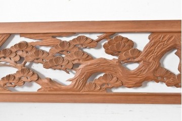 ヴィンテージ建具　昭和中期　在銘　松枝の広がりと飛翔する鶴が優雅な彫刻欄間2枚セット　(R-084889)