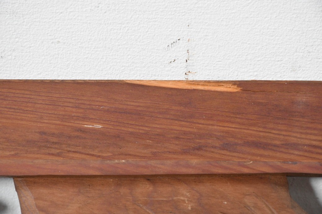 ヴィンテージ建具　昭和中期　在銘　松枝の広がりと飛翔する鶴が優雅な彫刻欄間2枚セット　(R-084889)