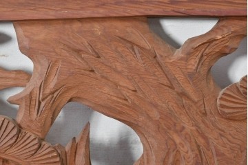 ヴィンテージ建具　昭和中期　在銘　松枝の広がりと飛翔する鶴が優雅な彫刻欄間2枚セット　(R-084889)