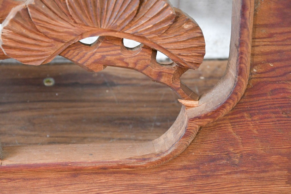 ヴィンテージ建具　昭和中期　在銘　松枝の広がりと飛翔する鶴が優雅な彫刻欄間2枚セット　(R-084889)