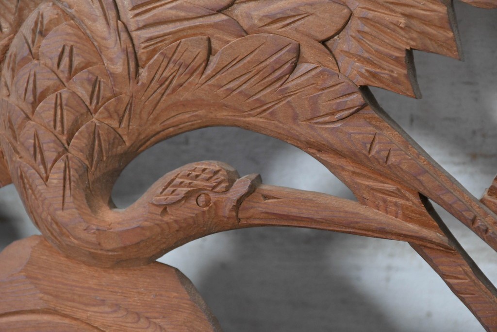 ヴィンテージ建具　昭和中期　在銘　松枝の広がりと飛翔する鶴が優雅な彫刻欄間2枚セット　(R-084889)