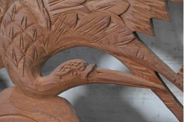 ヴィンテージ建具　昭和中期　在銘　松枝の広がりと飛翔する鶴が優雅な彫刻欄間2枚セット　(R-084889)