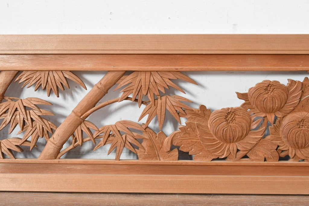 ヴィンテージ建具　昭和後期　井波彫刻　秋水作　菊竹図の吉祥意匠が見事な彫刻欄間1枚　(R-084890)