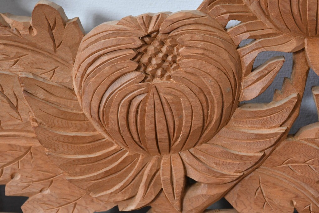 ヴィンテージ建具　昭和後期　井波彫刻　秋水作　菊竹図の吉祥意匠が見事な彫刻欄間1枚　(R-084890)