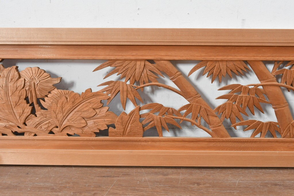 ヴィンテージ建具　昭和後期　井波彫刻　秋水作　菊竹図の吉祥意匠が見事な彫刻欄間1枚　(R-084890)