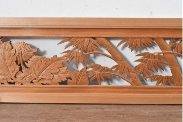 ヴィンテージ建具　昭和後期　井波彫刻　秋水作　菊竹図の吉祥意匠が見事な彫刻欄間1枚　(R-084890)