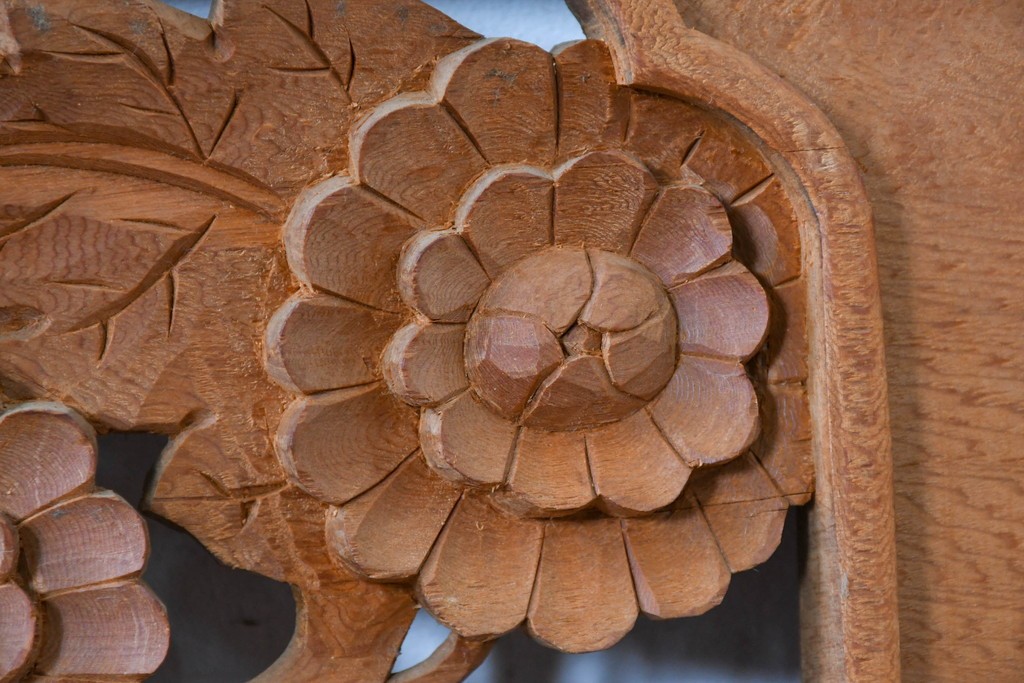 ヴィンテージ建具　昭和後期　井波彫刻　秋水作　菊竹図の吉祥意匠が見事な彫刻欄間1枚　(R-084890)