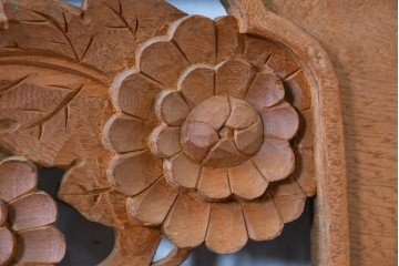 ヴィンテージ建具　昭和後期　井波彫刻　秋水作　菊竹図の吉祥意匠が見事な彫刻欄間1枚　(R-084890)