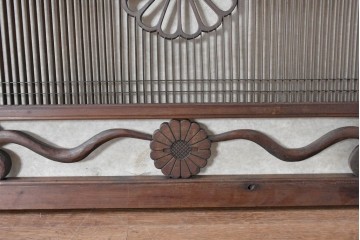 ヴィンテージ建具　昭和後期　竹と松・菊文様の彫刻をあしらった特大欄間　(R-084893)