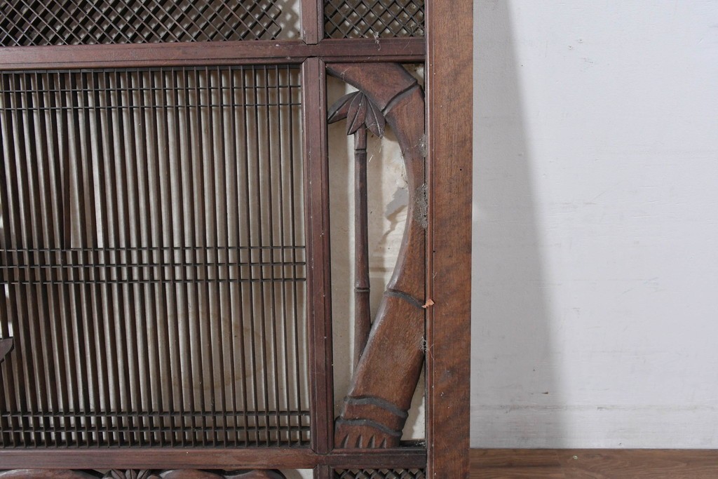 ヴィンテージ建具　昭和後期　竹と松・菊文様の彫刻をあしらった特大欄間　(R-084893)