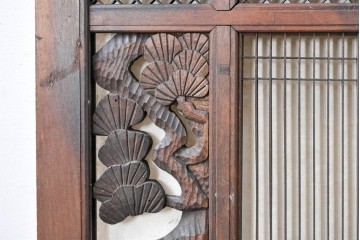 ヴィンテージ建具　昭和後期　竹と松・菊文様の彫刻をあしらった特大欄間　(R-084893)