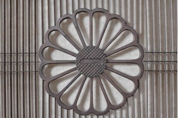 ヴィンテージ建具　昭和後期　竹と松・菊文様の彫刻をあしらった特大欄間　(R-084893)