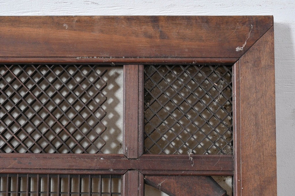 ヴィンテージ建具　昭和後期　竹と松・菊文様の彫刻をあしらった特大欄間　(R-084893)