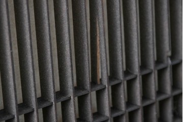 ヴィンテージ建具　昭和後期　竹と松・菊文様の彫刻をあしらった特大欄間　(R-084893)