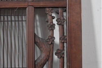 ヴィンテージ建具　昭和後期　竹と梅・菊文様の彫刻をあしらった特大欄間　(R-084894)