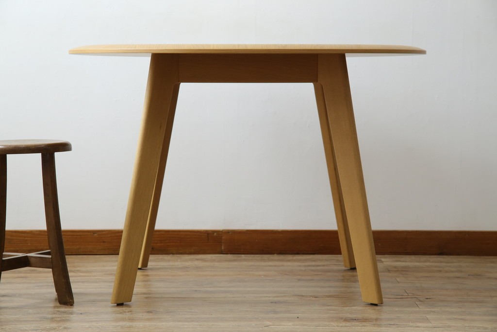 中古　arflex(アルフレックス)　CREDO(クレド)　E10　ホワイトオーク材　シンプルながら美しいフォルムのダイニングテーブル　(R-084895)