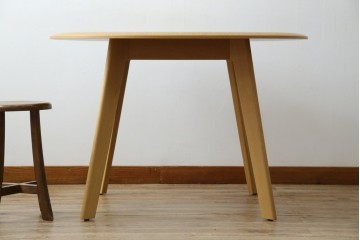 中古　arflex(アルフレックス)　CREDO(クレド)　E10　ホワイトオーク材　シンプルながら美しいフォルムのダイニングテーブル　(R-084895)