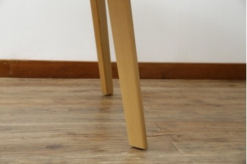 中古　arflex(アルフレックス)　CREDO(クレド)　E10　ホワイトオーク材　シンプルながら美しいフォルムのダイニングテーブル　(R-084895)