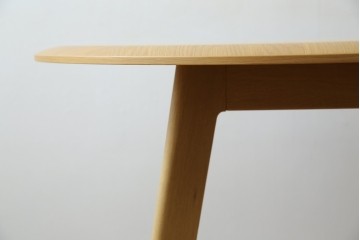 中古　arflex(アルフレックス)　CREDO(クレド)　E10　ホワイトオーク材　シンプルながら美しいフォルムのダイニングテーブル　(R-084895)