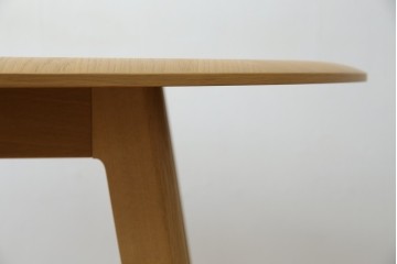 中古　arflex(アルフレックス)　CREDO(クレド)　E10　ホワイトオーク材　シンプルながら美しいフォルムのダイニングテーブル　(R-084895)