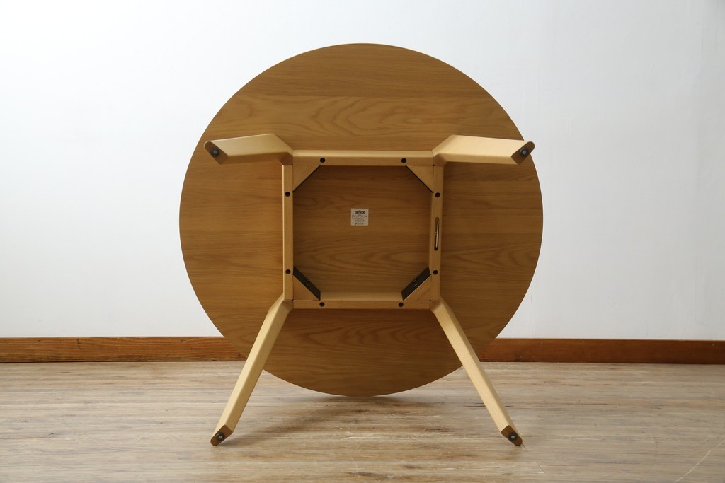 中古　arflex(アルフレックス)　CREDO(クレド)　E10　ホワイトオーク材　シンプルながら美しいフォルムのダイニングテーブル　(R-084895)