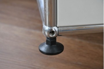 中古　美品　スイス　USMハラー(USM Haller)　ホームオフィスにもおすすめなスッキリとしたデザインのサイドキャビネット　定価約36万円相当　(R-084898)