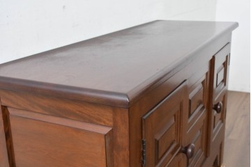 中古　松本民芸家具　クラシカルな佇まいが美しいE型サイドボード　定価約50万円相当　(R-084901)