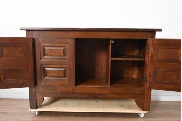 中古　松本民芸家具　クラシカルな佇まいが美しいE型サイドボード　定価約50万円相当　(R-084901)