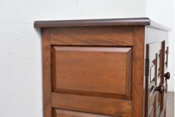 中古　松本民芸家具　クラシカルな佇まいが美しいE型サイドボード　定価約50万円相当　(R-084901)