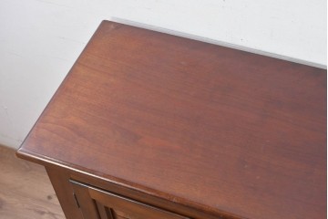 中古　松本民芸家具　クラシカルな佇まいが美しいE型サイドボード　定価約50万円相当　(R-084901)