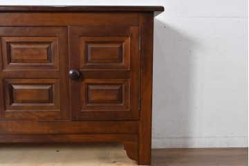 中古　松本民芸家具　クラシカルな佇まいが美しいE型サイドボード　定価約50万円相当　(R-084901)