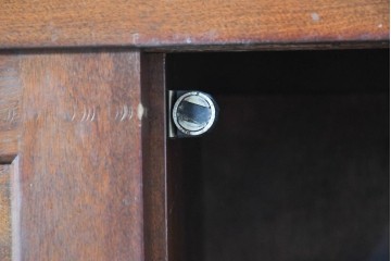 中古　松本民芸家具　クラシカルな佇まいが美しいE型サイドボード　定価約50万円相当　(R-084901)